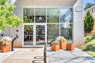 Building Photo - 525 Parkway Dr