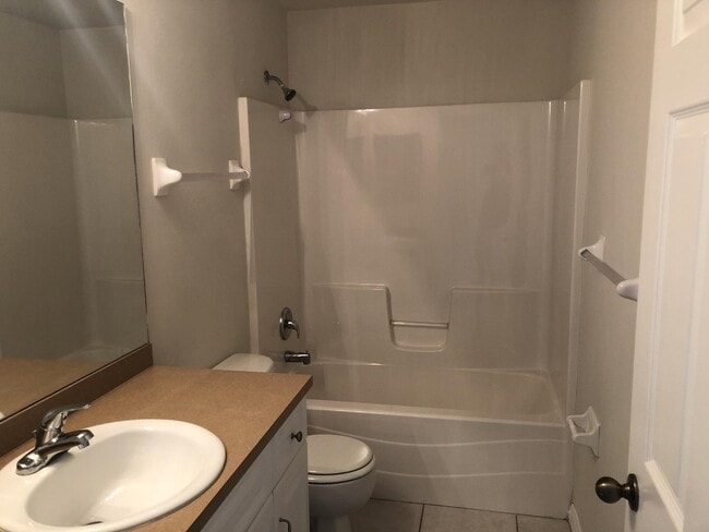 Foto del edificio - 2/2 plus Den Duplex with a 1 car Garage