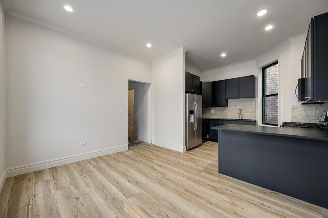 Photo - 1710 W Belmont Ave Apartment