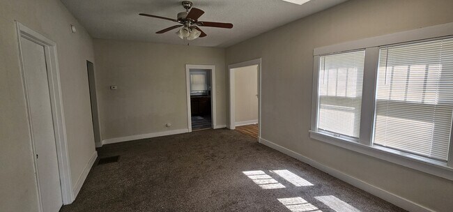 Building Photo - 532 N Estelle St