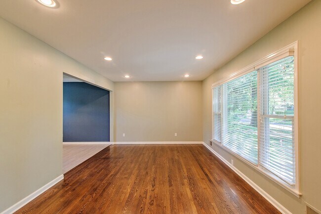 Foto del edificio - 4 Bed Home Completely Updated