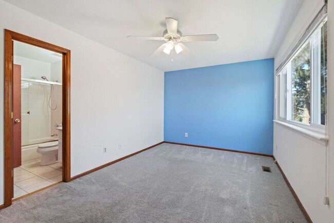 Building Photo - 2 Bedroom Townhome in Arvada