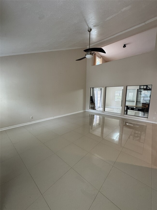 Building Photo - 11322 Briar Forest Dr