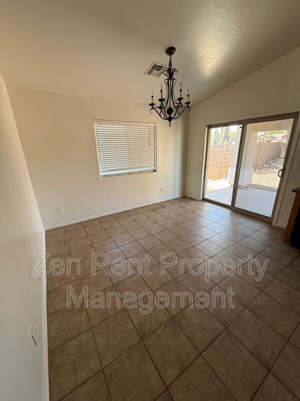 Building Photo - 33024 N Madison Way Dr