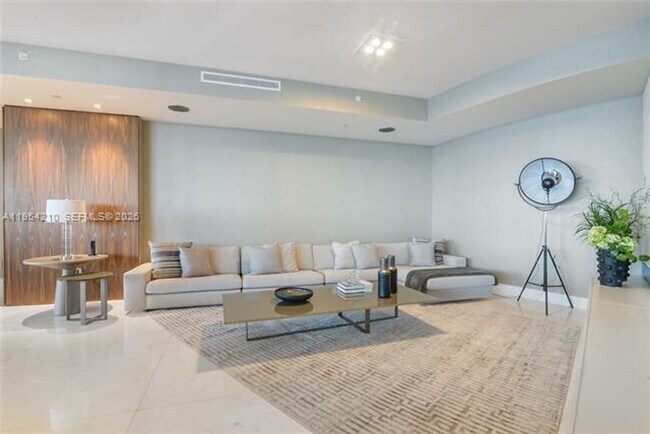 Foto del edificio - 18555 Collins Ave