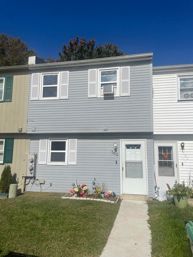 Building Photo - 700 Tara Dr