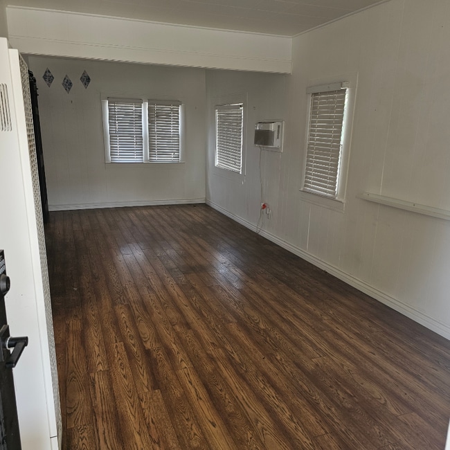 Foto del edificio - 277 E Providencia Ave