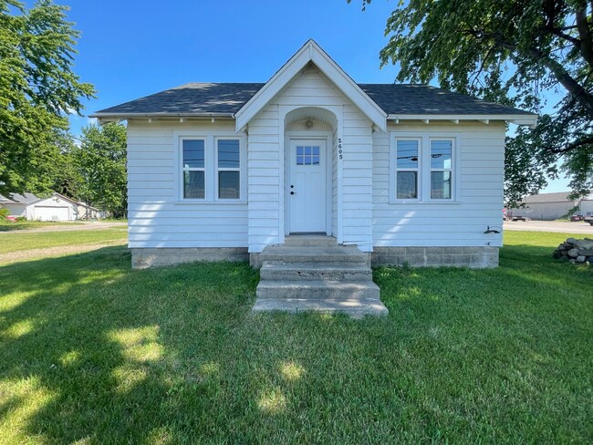 Building Photo - Adorable bungalow in Jenison
