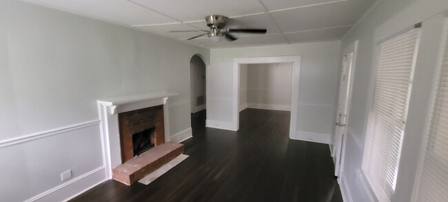 Building Photo - 923 Rosewood Pl