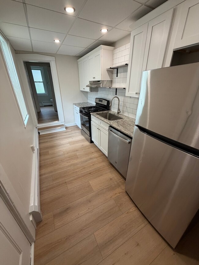 Kitchen - 654 Poplar St
