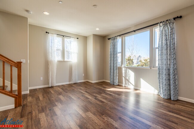 Building Photo - 1576 McCandless Dr