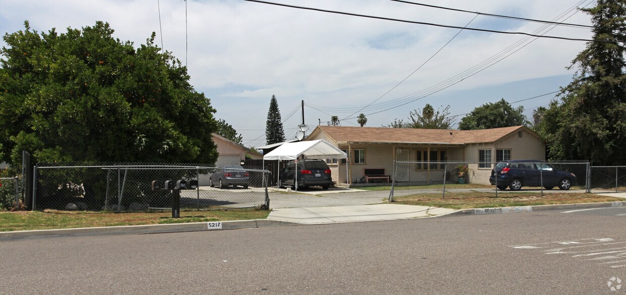 Building Photo - 5211-5217 Hammill Rd