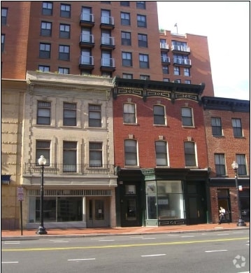 Building Photo - 624 E St NW