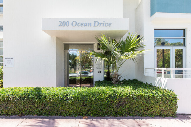 Entrada - 200 Ocean Dr