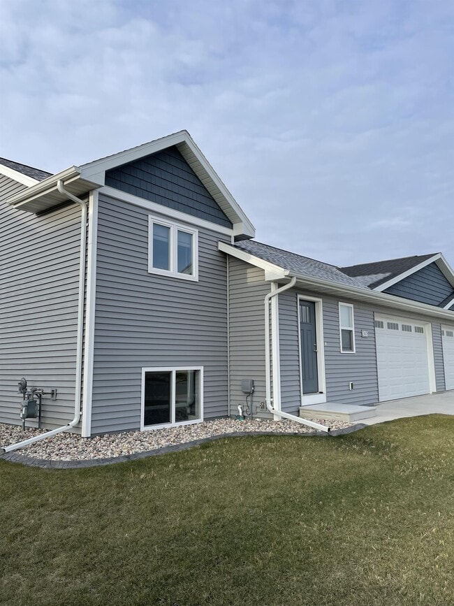 Building Photo - 3653 E Rubyred Dr