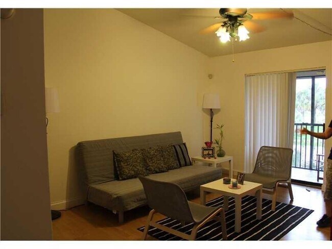 Foto del edificio - 4010 NW 87th Ave