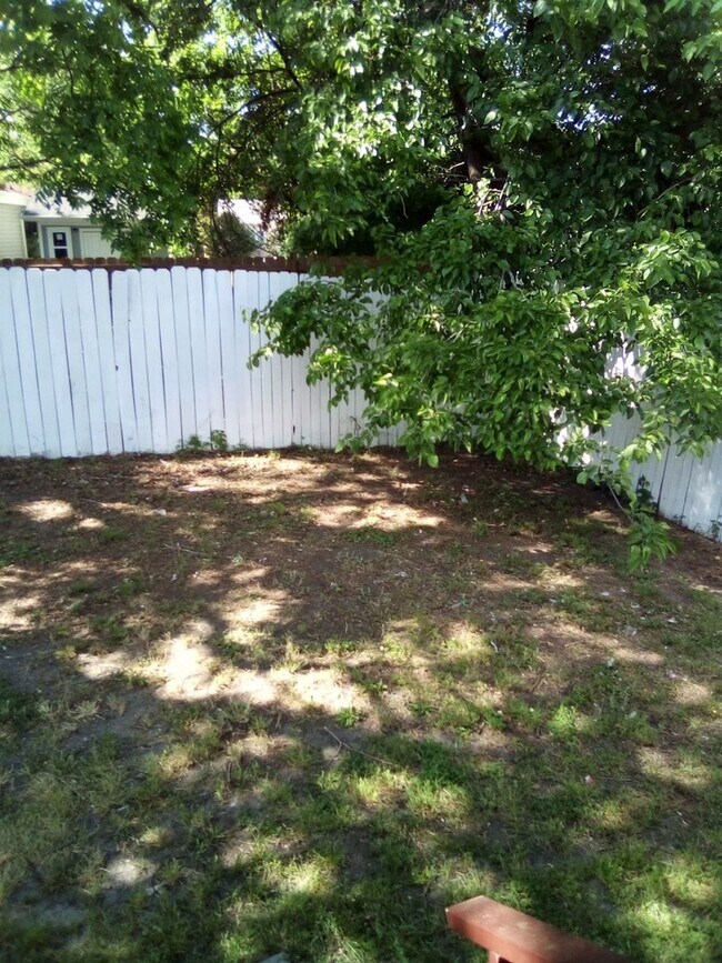 Foto del edificio - 2705 E Market St