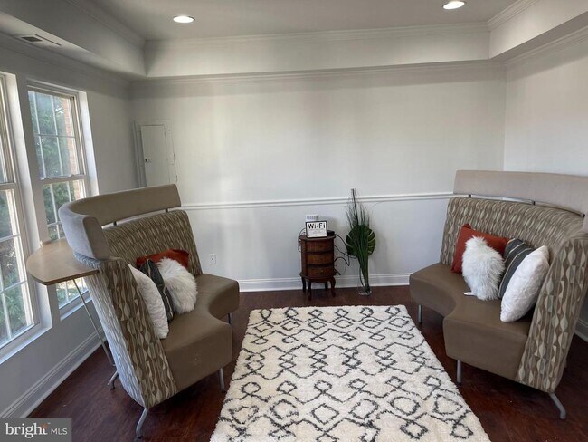 Foto del edificio - 824 48th Pl NE