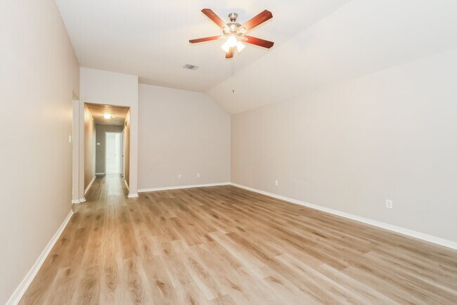 Building Photo - 18407 Knob Hill Lake Ln