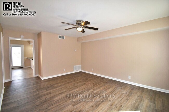 Foto del edificio - 2BD/1.5BA updated townhome, right by MTSU! Washer & dryer included, just $1250/mo!
