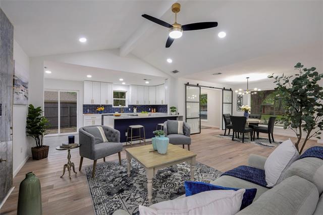 Foto del edificio - 2613 Pin Oak Ln