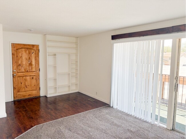 Building Photo - 4426 S Rosehaven Ct