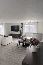 Building Photo - 200 Cove Way