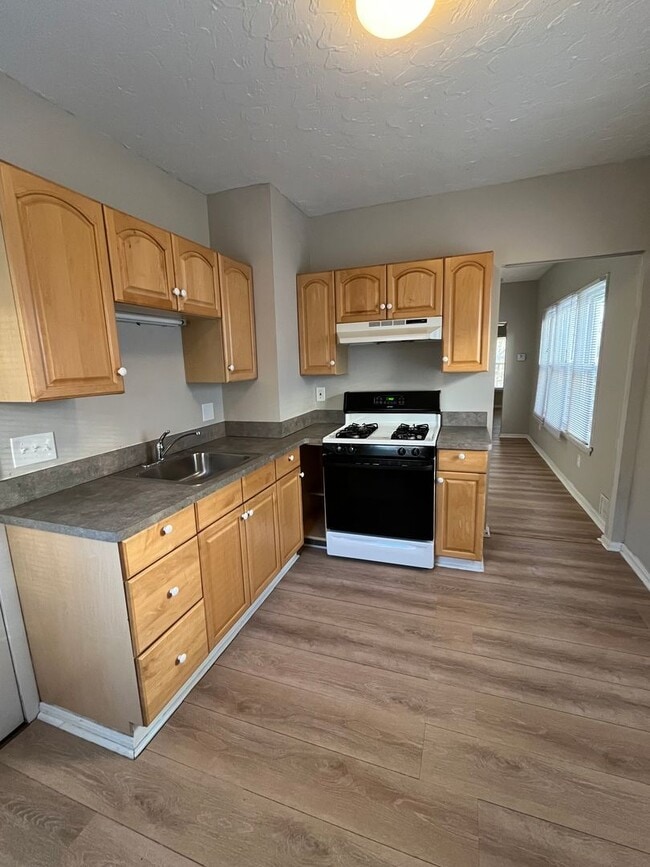 2155 Murray Hill Rd Unit Upstairs, Cleveland, OH 44106 Room for Rent