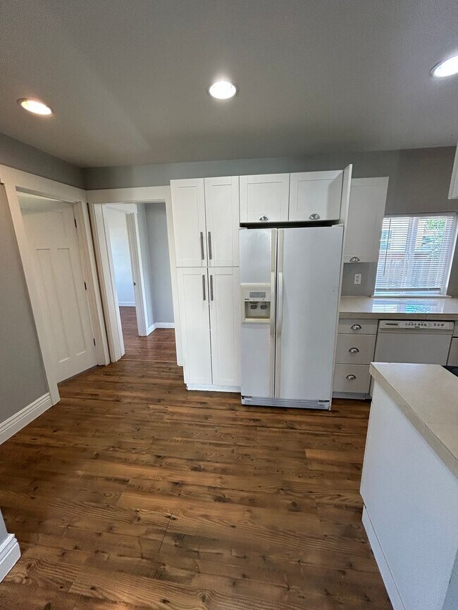 Foto del edificio - 3 Bed 1 Bath SFR Pet Friendly Home Downtow...