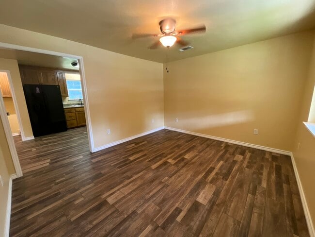 Building Photo - 908 Pecan St