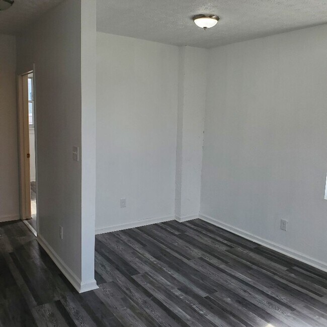 Foto del edificio - 1BDRM APARTMENT FOR RENT