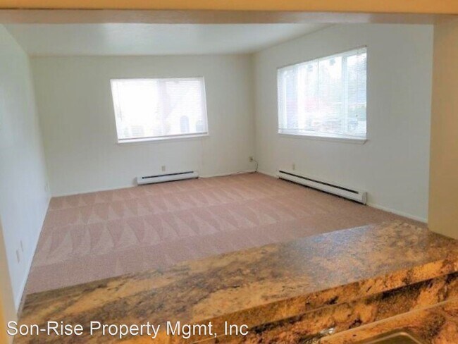 Building Photo - 1420 Lakeway Dr