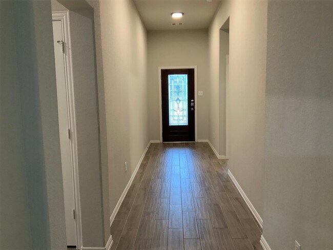 Building Photo - 7310 Saddle Tree Dr