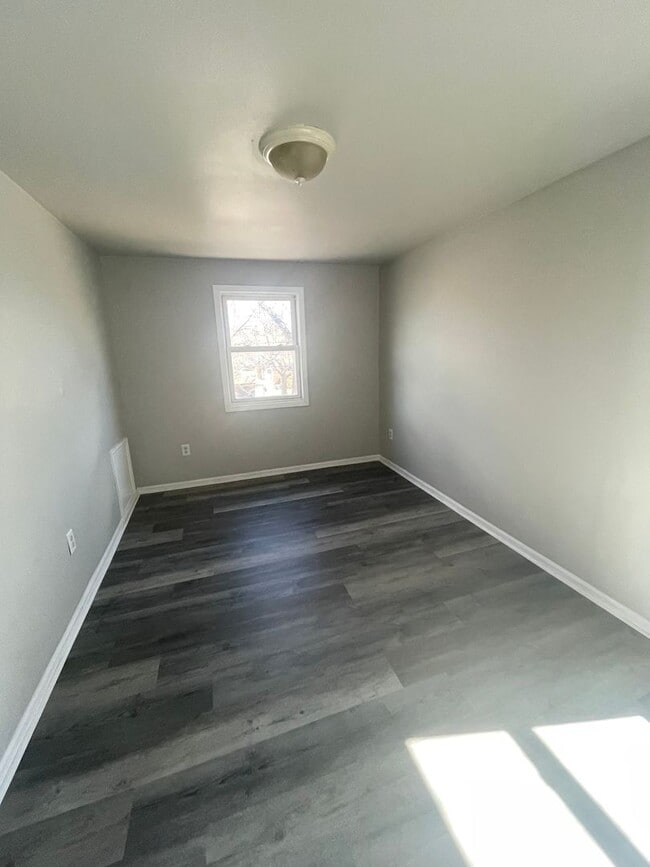 Foto del edificio - Beautiful and spacious 4 Bedroom 2 Bath House in Calumet City, IL MUST SEE