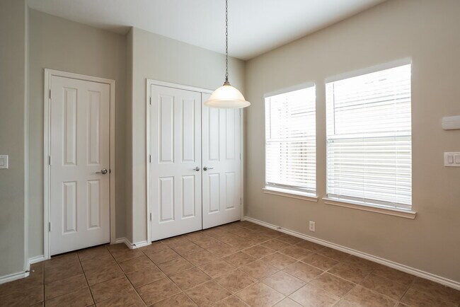 Foto del edificio - 23611 Twisting Falls Dr