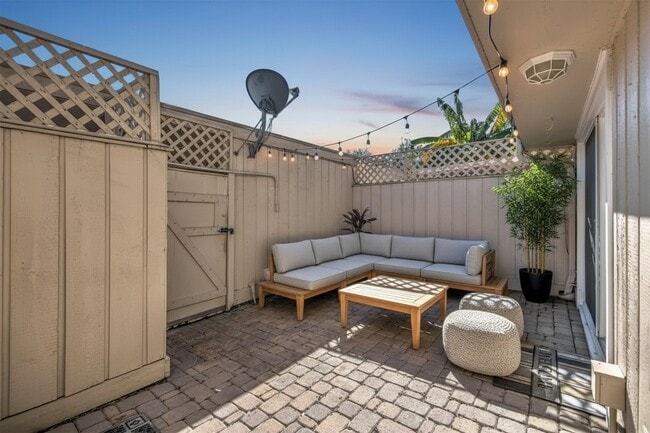 Building Photo - 6440 Olympia Dr