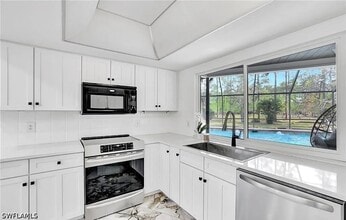 Building Photo - 4500 1st Ave NW