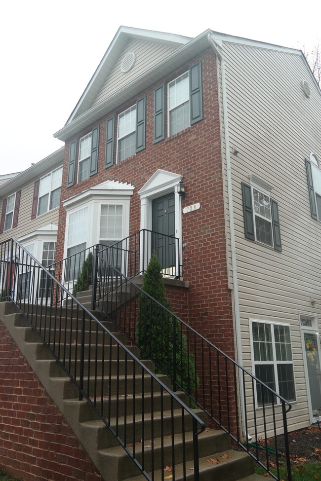 Building Photo - 3BR/2.5BA EOG Townhome in Crain Summit (Gl...