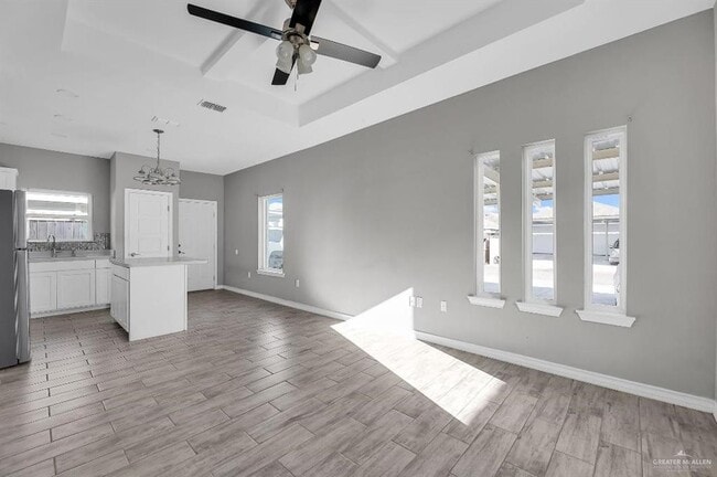 Building Photo - 2713 W Primrose Ave