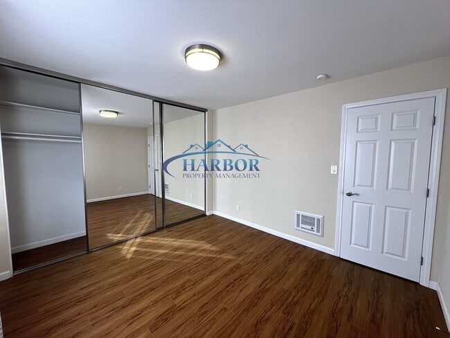 Foto del edificio - 1166 W 22nd St