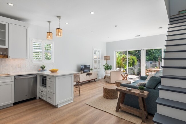 Foto del edificio - 634 Louisa St