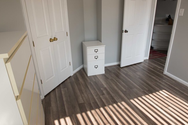 Foto del edificio - 1301 N Courthouse Rd