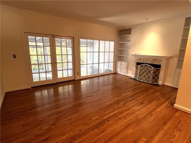 Foto del edificio - 3512 Paces Pl NW