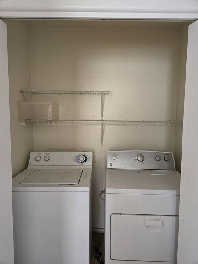 Foto del edificio - 2 Bedroom, 2 Bath Available Now!