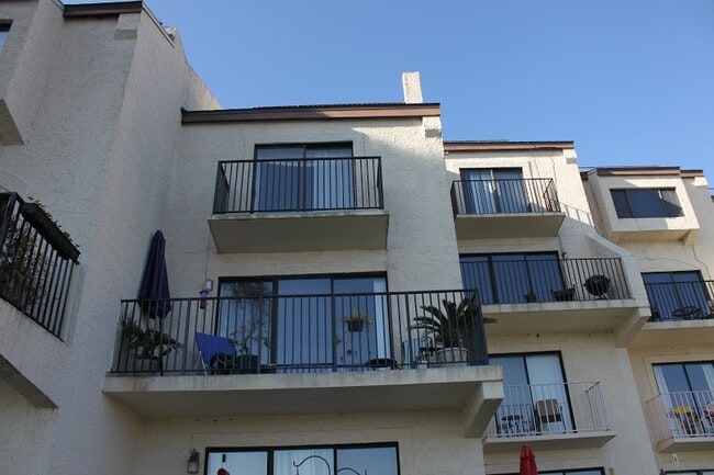 Building Photo - 90 Helmsman Way