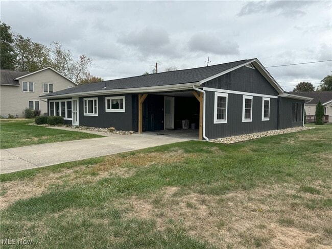 Building Photo - 1045 Lake View Dr