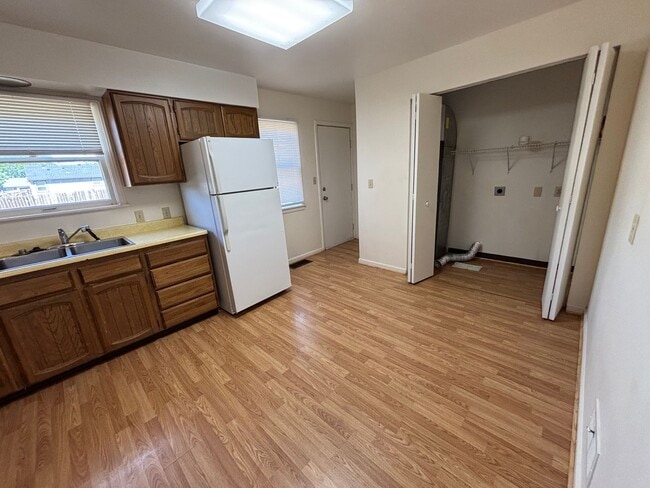 Building Photo - 910/914 S King St Duplex