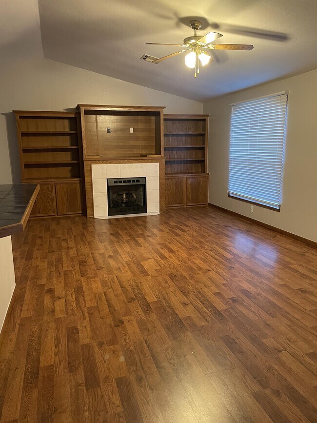 Building Photo - 224 Midway Dr