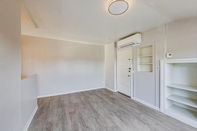 Building Photo - 1 Bedroom + Bonus Room in Downtown Palo Alto!