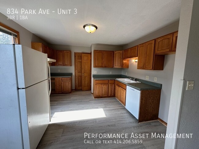 Building Photo - Large split level 3 bedroom in Racine